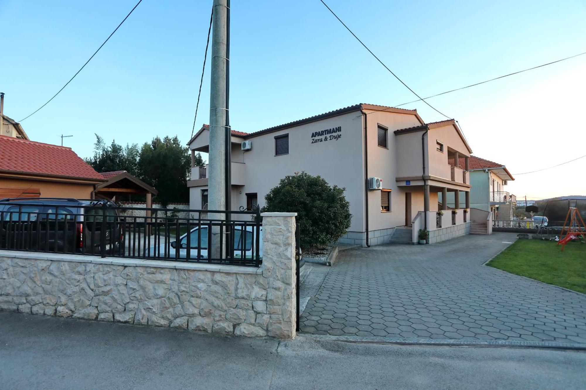 Zara & Duje Apartment Bibinje