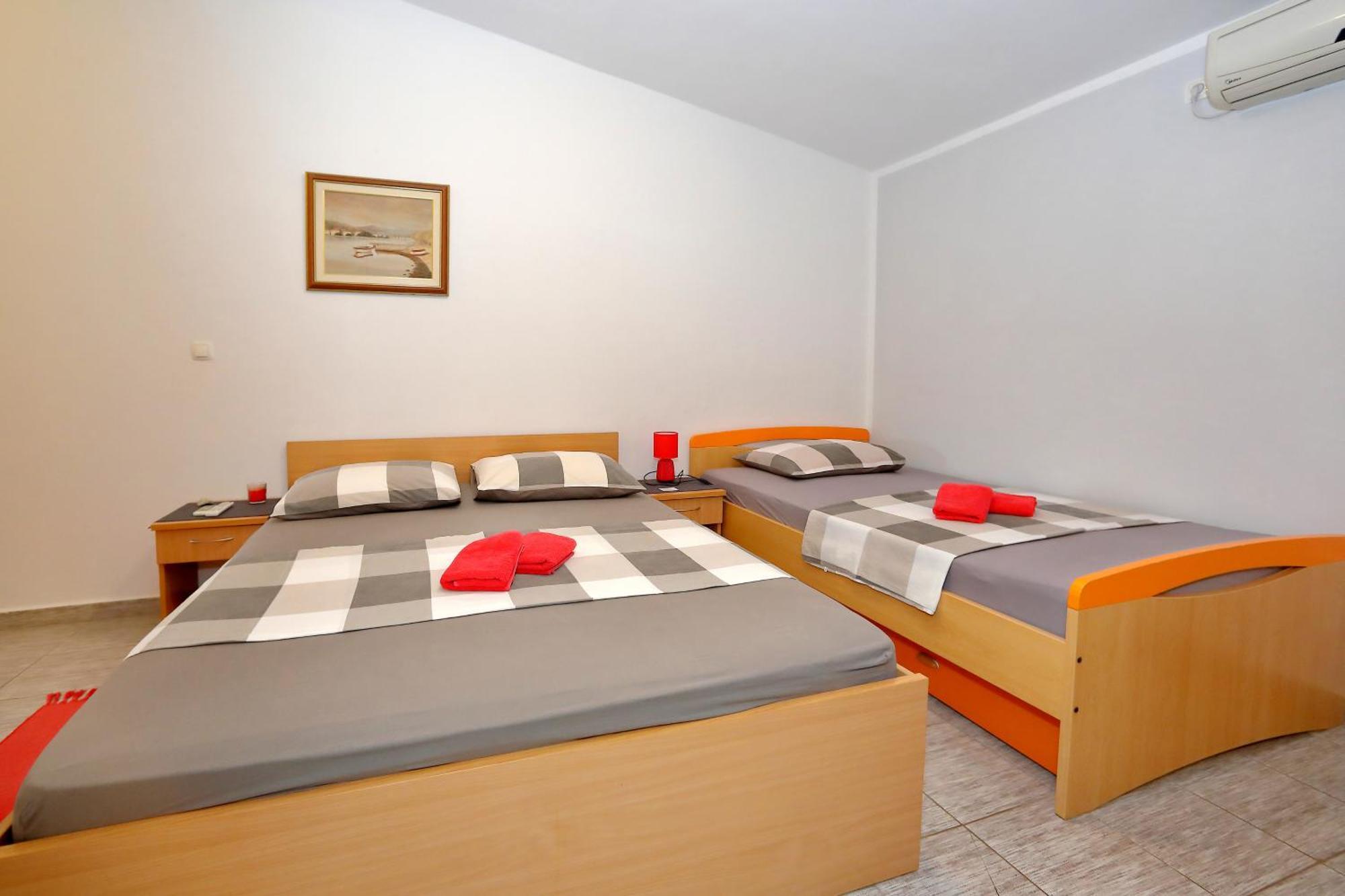 Zara & Duje Apartment Bibinje